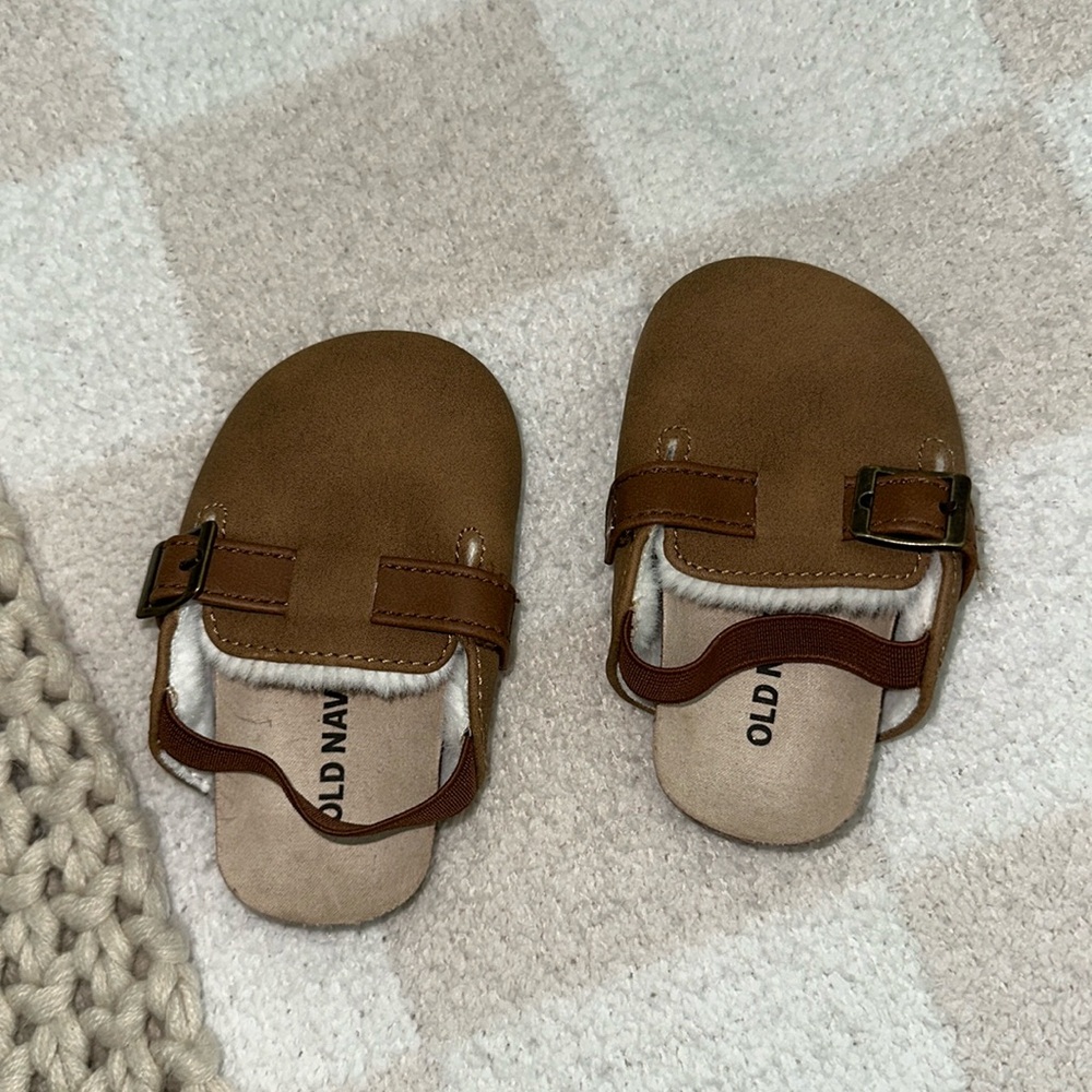 Cute little loafers 6-12 months